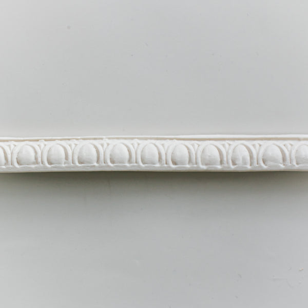 The Egg and Dart Border (L)