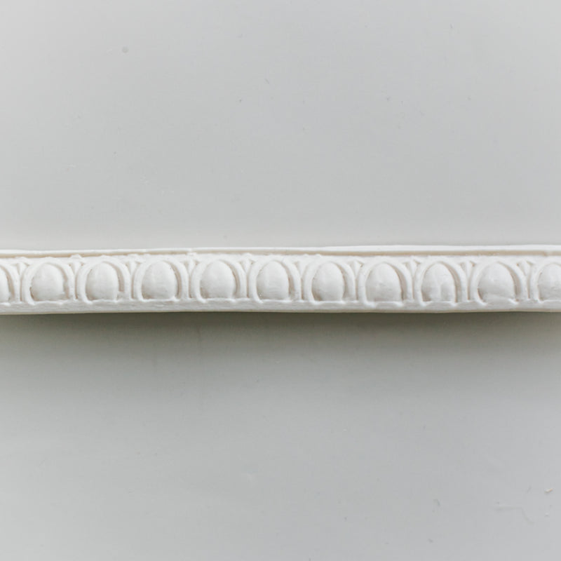 The Egg and Dart Border (L)