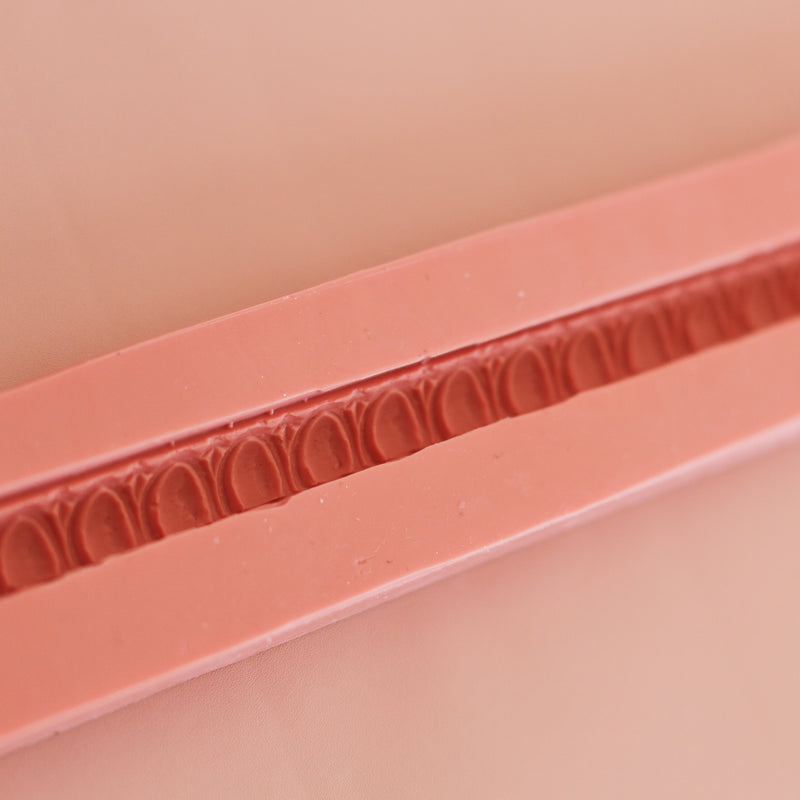 The Egg and Dart Border (L)