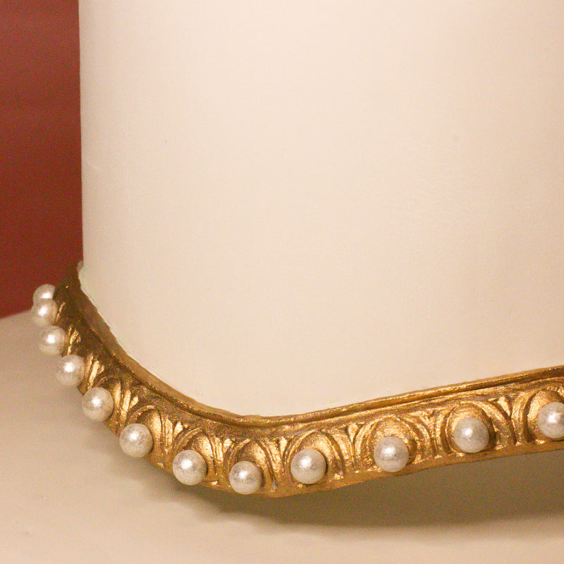 The Egg and Dart Border (L)